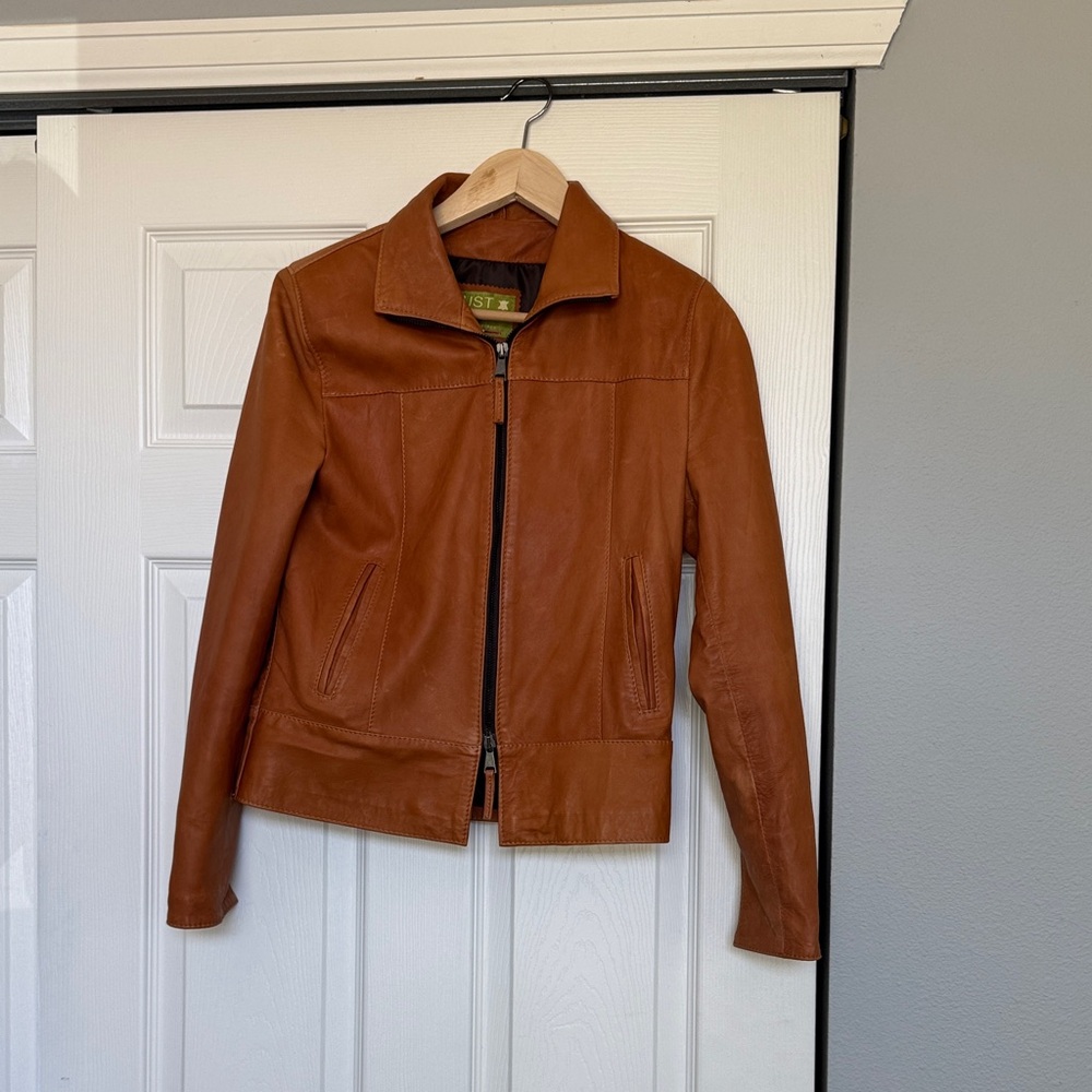 MUST Womens Italian soft Brown Leather Jacket. Purchased and never worn.